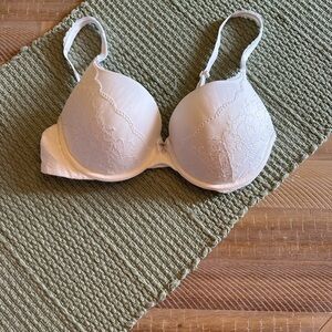 Victoria's Secret Ivory Lace Bra